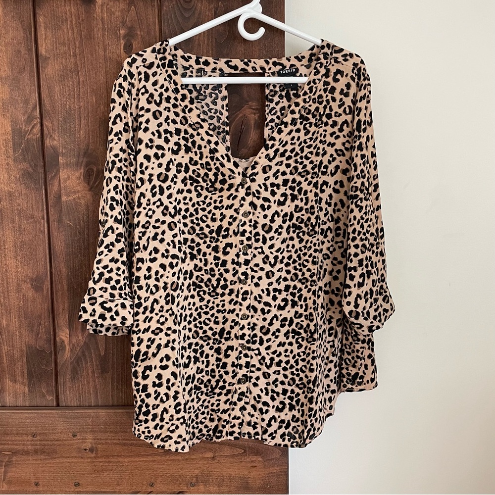 Torrid Cheetah Leopard Print Button Down Womens 3… - image 1